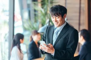 忙しい社会人必見！入れておいて損なしのおすすめニュースアプリ20選